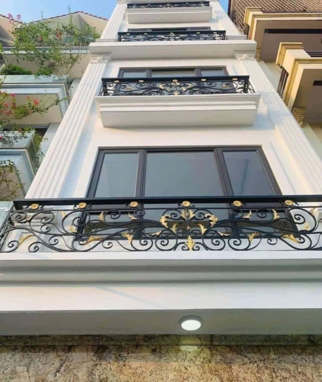 GIẢM SỐC NHÀ MẶT PHỐ LA THÀNH TT ĐỐNG ĐA GIÁP RANH BA ĐÌNH KD THANG MÁY VỈA HÈ 90M X 9 TẦNG 45,5 TỶ